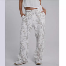 Load image into Gallery viewer, 2024 Autumn Winter Two Piece Sets Women Camouflage Hoodie Maple Leaf Print Sweatshirt Suit Sports Hoodie Sportswear