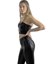 Cargar imagen en el visor de la galería, Pantalón de piel vegana Oak - Negro