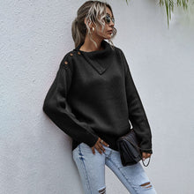 Cargar imagen en el visor de la galería, Suéter de punto con cuello alto y botones en los hombros