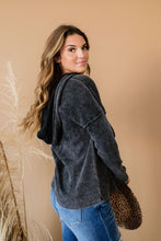 Cargar imagen en el visor de la galería, Sudadera con capucha de punto gofrado con lavado mineral Take a Break de BiBi