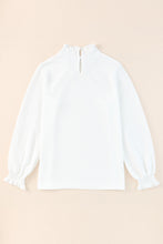 Cargar imagen en el visor de la galería, Blusa texturizada con mangas abullonadas y ribete de volantes