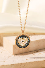 Load image into Gallery viewer, Heart Design Round Pendant Necklace