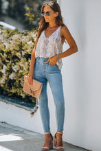 Cargar imagen en el visor de la galería, Vaqueros ajustados con bolsillos y botones en la bragueta