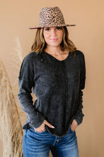 Cargar imagen en el visor de la galería, Sudadera con capucha de punto gofrado con lavado mineral Take a Break de BiBi