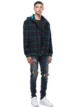 Cargar imagen en el visor de la galería, Chaqueta con capucha y cremallera a cuadros de mezcla de lana para hombre de Konus - Verde