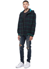 Cargar imagen en el visor de la galería, Chaqueta con capucha y cremallera a cuadros de mezcla de lana para hombre de Konus - Verde