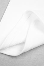 Cargar imagen en el visor de la galería, Conjunto de top corto con detalle de ojales y falda con abertura