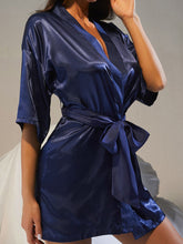 Cargar imagen en el visor de la galería, Bata de media manga con cinturón
