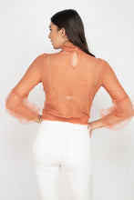 Cargar imagen en el visor de la galería, Blusa fruncida con mangas abullonadas y ribete de encaje