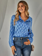 Cargar imagen en el visor de la galería, Camisa de cuadros con dobladillo curvo