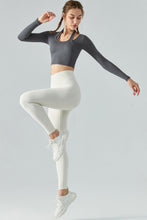 Load image into Gallery viewer, Halter Neck Long Sleeve Cropped Sports Top