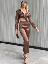 Cargar imagen en el visor de la galería, Conjunto de camisa con botones al frente y pantalón fruncido