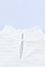 Cargar imagen en el visor de la galería, Blusa texturizada con mangas abullonadas y ribete de volantes