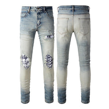 Load image into Gallery viewer, American High Street Fashionable Men&#39;s Ripped Black And White Patch Jeans
