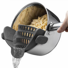 Cargar imagen en el visor de la galería, Silicone Pot Strainer Adjustable Silicone Clip On Strainer For Pots Pans And Bowls Kitchen Pot Strainer Hand Held Pot Drainer Fruit Washing Filter For Noodles Pasta Veggies
