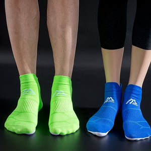 5 Pairs Of Unisex Sports Socks. They Are Highly Elastic And Breathable, Dry Quickly And Absorb Sweat Effectively