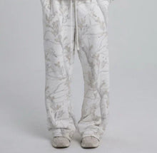 Cargar imagen en el visor de la galería, 2024 Autumn Winter Two Piece Sets Women Camouflage Hoodie Maple Leaf Print Sweatshirt Suit Sports Hoodie Sportswear

