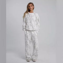 Cargar imagen en el visor de la galería, 2024 Autumn Winter Two Piece Sets Women Camouflage Hoodie Maple Leaf Print Sweatshirt Suit Sports Hoodie Sportswear
