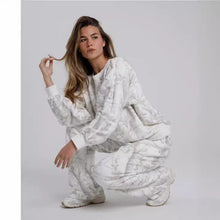Cargar imagen en el visor de la galería, 2024 Autumn Winter Two Piece Sets Women Camouflage Hoodie Maple Leaf Print Sweatshirt Suit Sports Hoodie Sportswear
