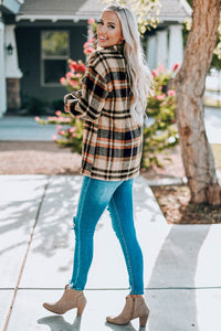 Chaqueta camisera con botones a cuadros y bolsillos en el pecho