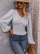 Cargar imagen en el visor de la galería, Blusa peplum con mangas abullonadas y fruncida con estampado floral ditsy
