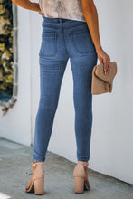 Load image into Gallery viewer, Button Fly Skinny Jeans with Pockets
