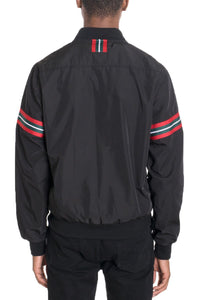 CHAQUETA BOMBER SHIELD PARA HOMBRE CON RAYAS NEGRAS Y ROJAS