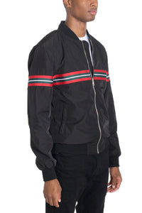 CHAQUETA BOMBER SHIELD PARA HOMBRE CON RAYAS NEGRAS Y ROJAS