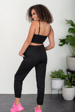 Cargar imagen en el visor de la galería, SHOPIRISBASIC Conjunto de estar por casa con bustier y joggers Let&#39;s Do This en negro
