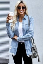 Cargar imagen en el visor de la galería, Camisa de mujer con cuello de mezclilla azul descolorido y roto
