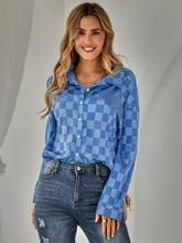 Load image into Gallery viewer, Checkered Curved Hem Shirt
