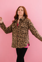 Cargar imagen en el visor de la galería, Chaqueta de leopardo para correr de tamaño completo Jodifl Driving Me Wild
