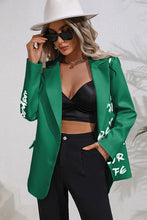 Cargar imagen en el visor de la galería, Blazer con botones y estampado de letras
