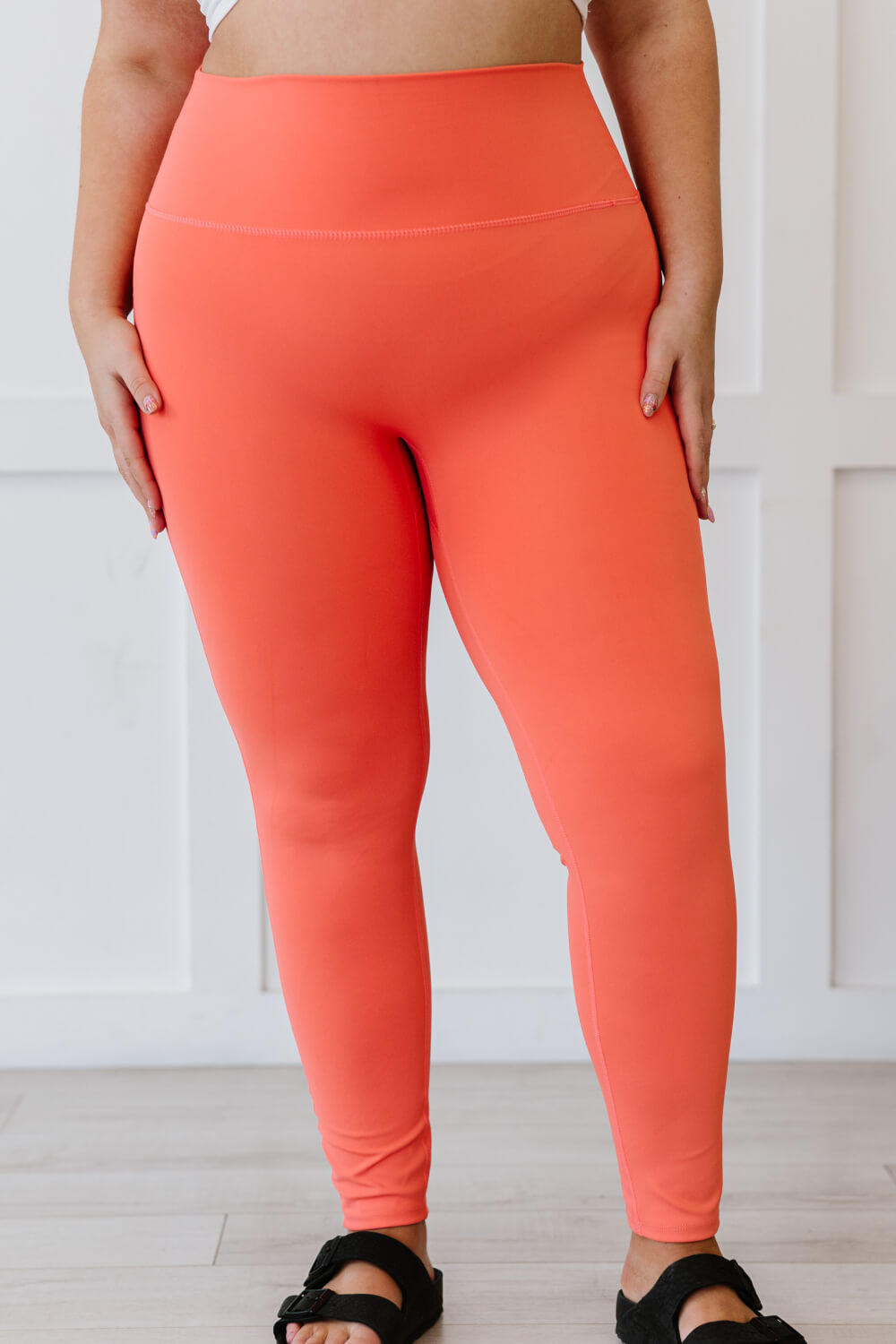 Leggings deportivos de talle alto y talla grande On Your Mark de Zenana en coral oscuro