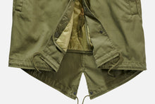 Cargar imagen en el visor de la galería, Parka con cordón de estilo militar para hombre - Verde oliva
