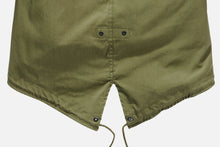 Cargar imagen en el visor de la galería, Parka con cordón de estilo militar para hombre - Verde oliva
