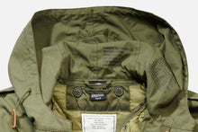 Cargar imagen en el visor de la galería, Parka con cordón de estilo militar para hombre - Verde oliva
