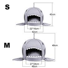 Cargar imagen en el visor de la galería, Cama para mascotas con forma de tiburón de dibujos animados
